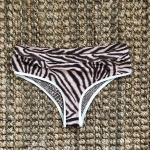 Acacia Sumatra bottom